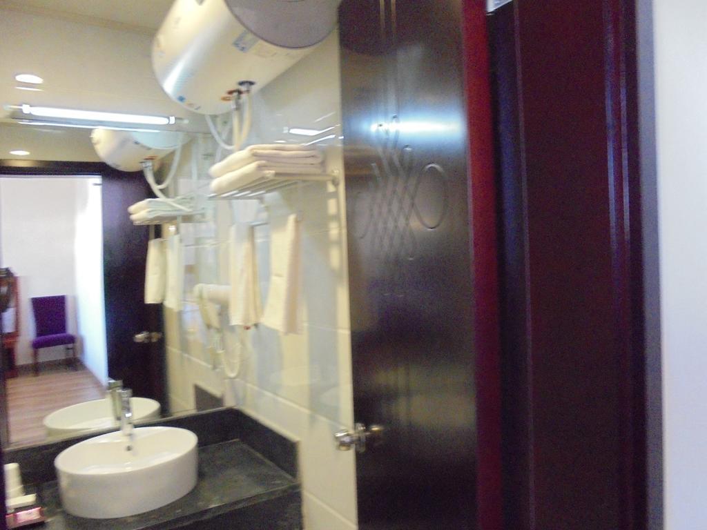 Golden Chopsticks Hotel ليفينغستون المظهر الخارجي الصورة